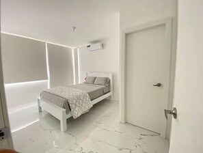 3 室のベッドルーム、WiFi、ベッドシーツ