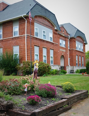 Exterior - 2 bedroom 1 bathroom Second Floor Apartment (Kokomo)