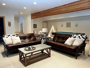 Game room - A spacious Wyoming home with stunning mountain views (Pinedale)