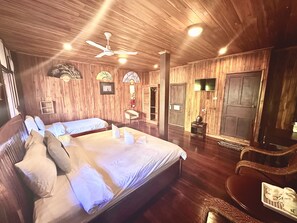 Premium bedding, pillow-top beds, desk, laptop workspace - Luang Prabang Province (Luang Prabang)