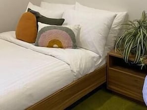 3 bedrooms, iron/ironing board, Internet, bed sheets