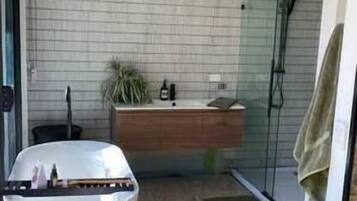 Bathtub, hair dryer, towels