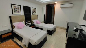 2 bedrooms, WiFi, bed sheets - Taj Inn Residency Kailash Colony (New Delhi)