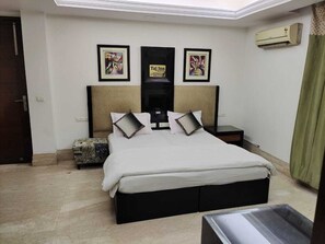 2 bedrooms, WiFi, bed sheets - Taj Inn Residency Kailash Colony (New Delhi)