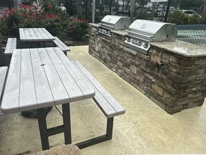 Outdoor dining - Spacious 2bd/2ba Condo- Close To Everything Myrtle Beach Has to Offer! (Myrtle Beach)