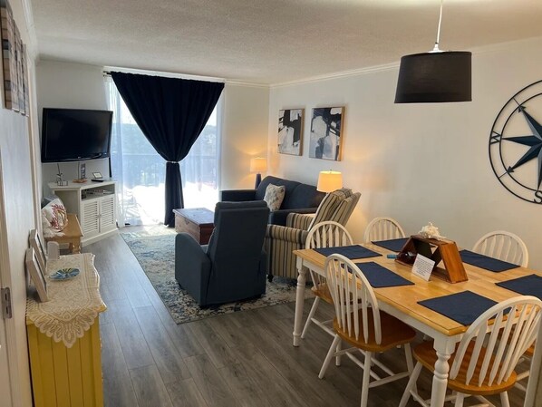 Smart TV - Spacious 2bd/2ba Condo- Close To Everything Myrtle Beach Has to Offer! (Myrtle Beach)