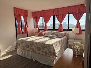 2 bedrooms, WiFi, bed sheets, wheelchair access - Spacious 2bd/2ba Condo- Close To Everything Myrtle Beach Has to Offer! (Myrtle Beach)
