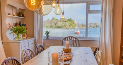Eigionfa - an on the beach that sleeps 8 guests in 3 bedrooms