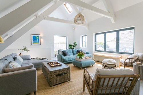 The Old Abbey -  a hot tub that sleeps 16 guests  in 6 bedrooms