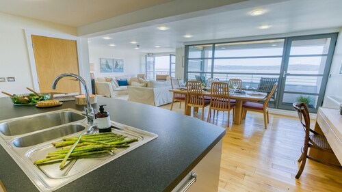 The Quay -  an on the beach that sleeps 9 guests  in 4 bedrooms
