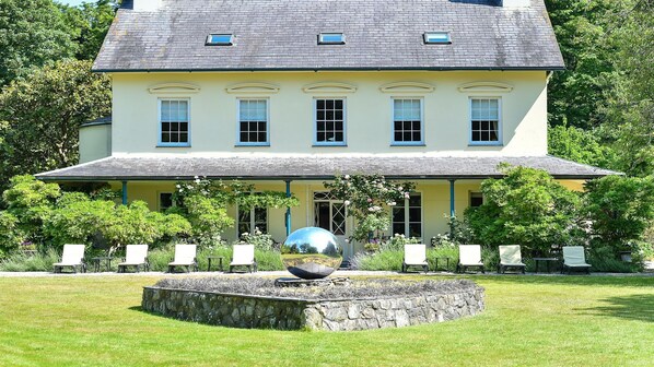 Exterior - Plas Bodegroes - a dog that sleeps 22 guests in 11 bedrooms (Pwllheli)