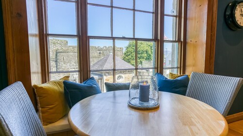 Ty Castell -  a town that sleeps 10 guests  in 5 bedrooms