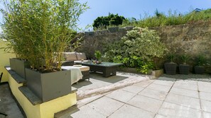 Property grounds - Ty Melyn -  sleeps 4 guests  in 2 bedrooms (Beaumaris)