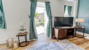 Interior - Ty Melyn -  sleeps 4 guests  in 2 bedrooms (Beaumaris)