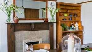 Dining - Gwelfor - a sea view that sleeps 8 guests in 4 bedrooms (Nefyn)