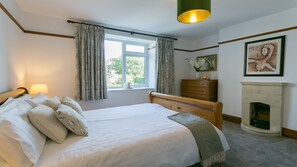 4 bedrooms, iron/ironing board, travel cot, free WiFi