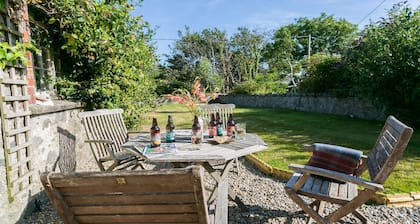 Gwelfor - a sea view that sleeps 8 guests in 4 bedrooms