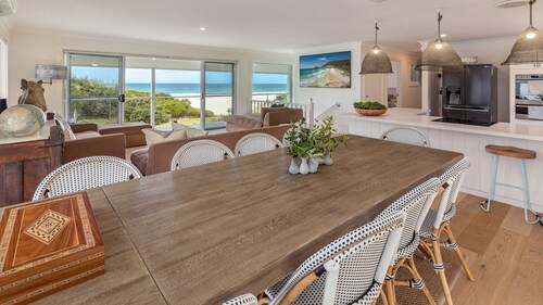 Arkon - beautiful spacious pet friendly home with ocean and beach views