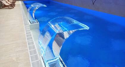 Stunning, modern apartment with balcony