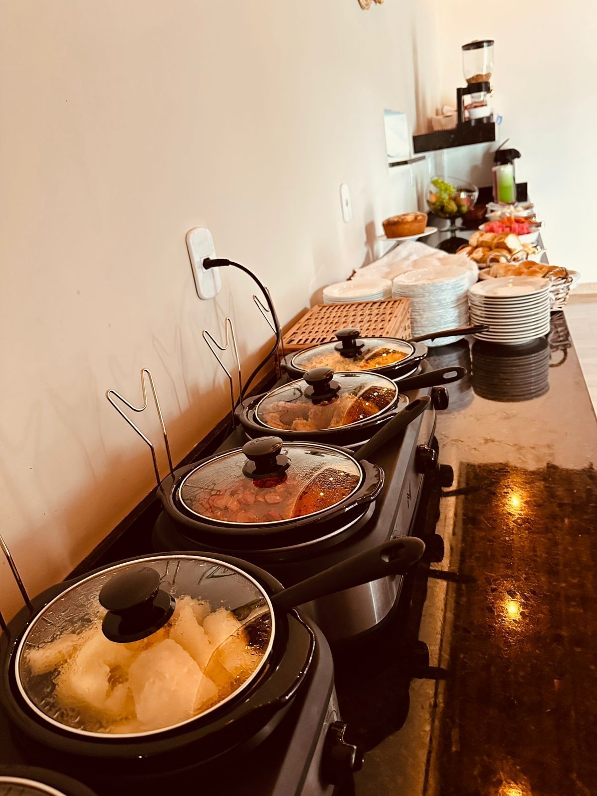 Desayuno con opciones de la cocina local incluido todos los días 