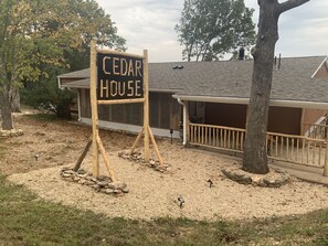 Property grounds - Apartment with Terrace and Fireplace (Rockaway Beach)