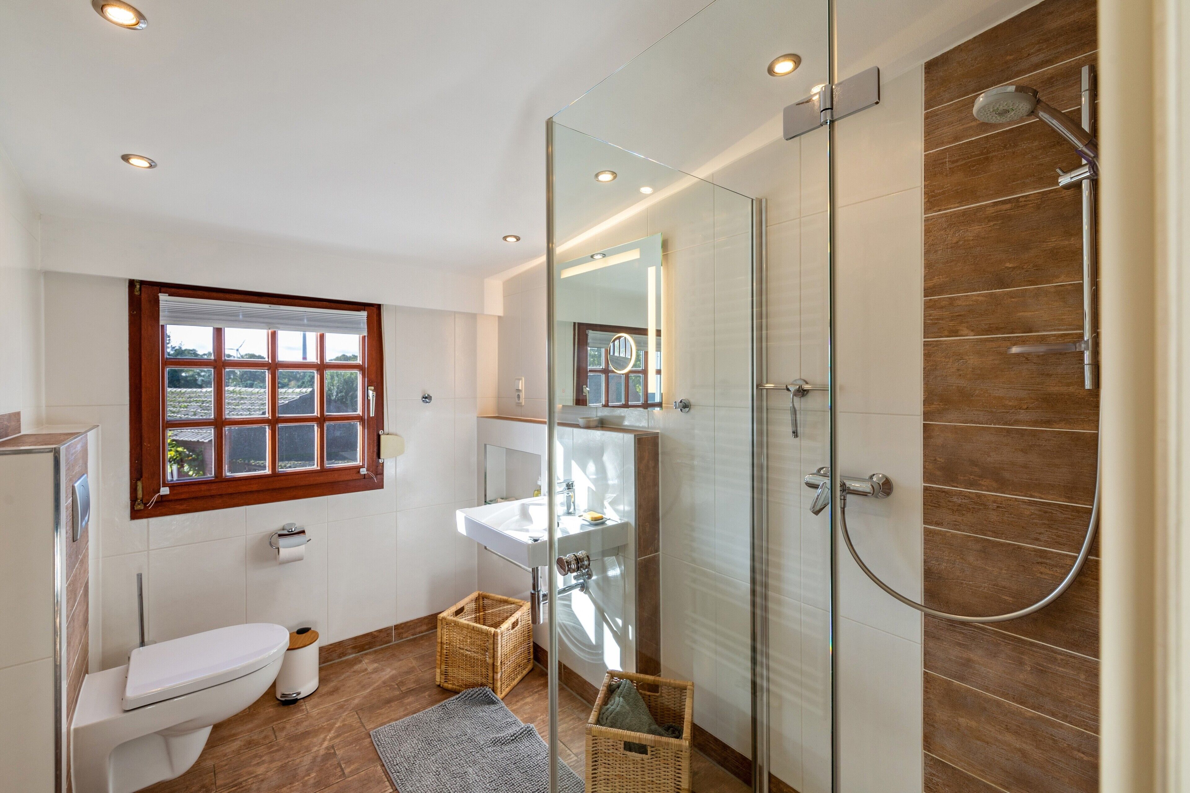 Een douche, een haardroger, handdoeken