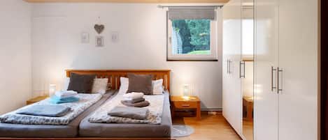 1 bedroom, free WiFi, bed sheets