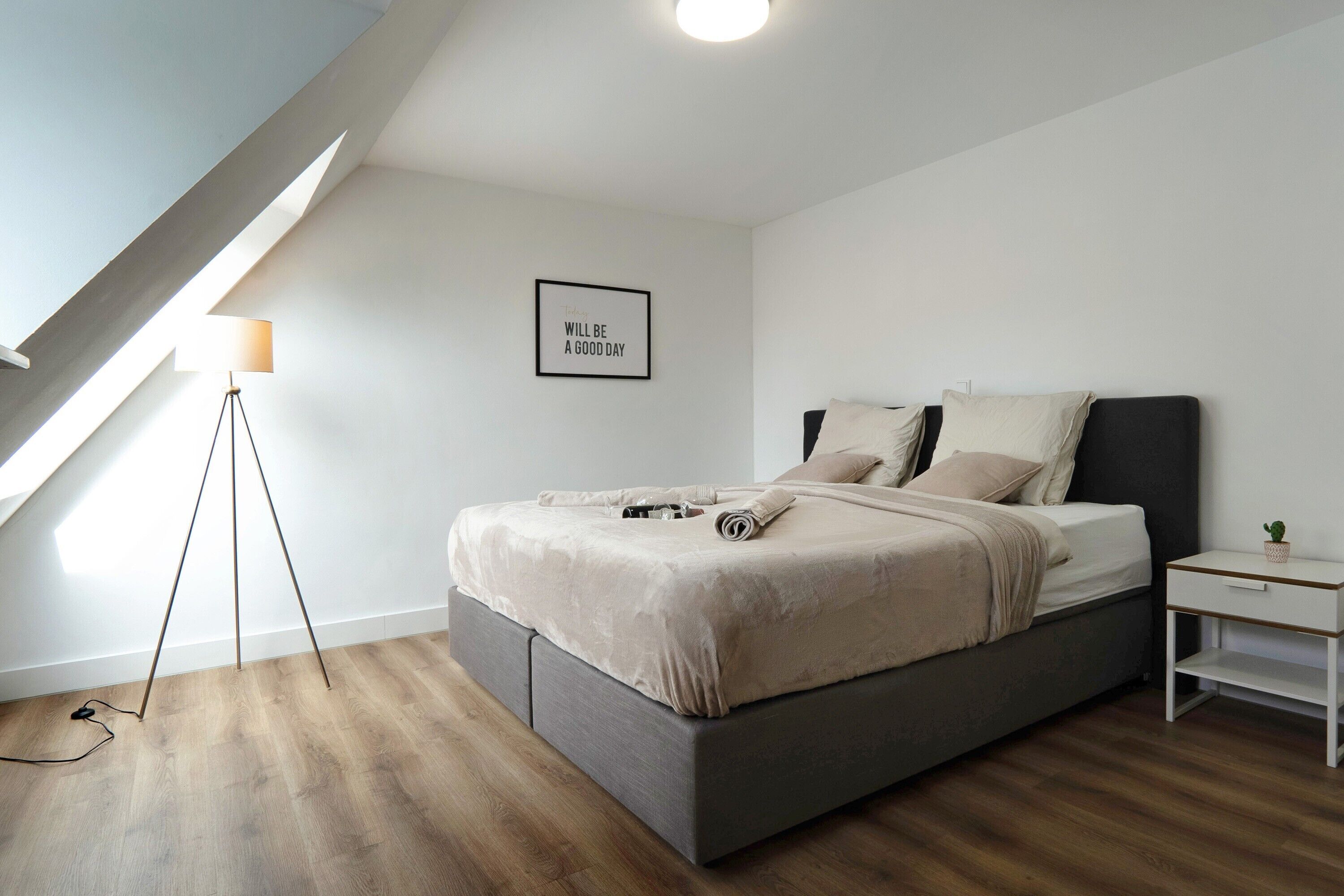 2 多间卧室、免费 WiFi、床单