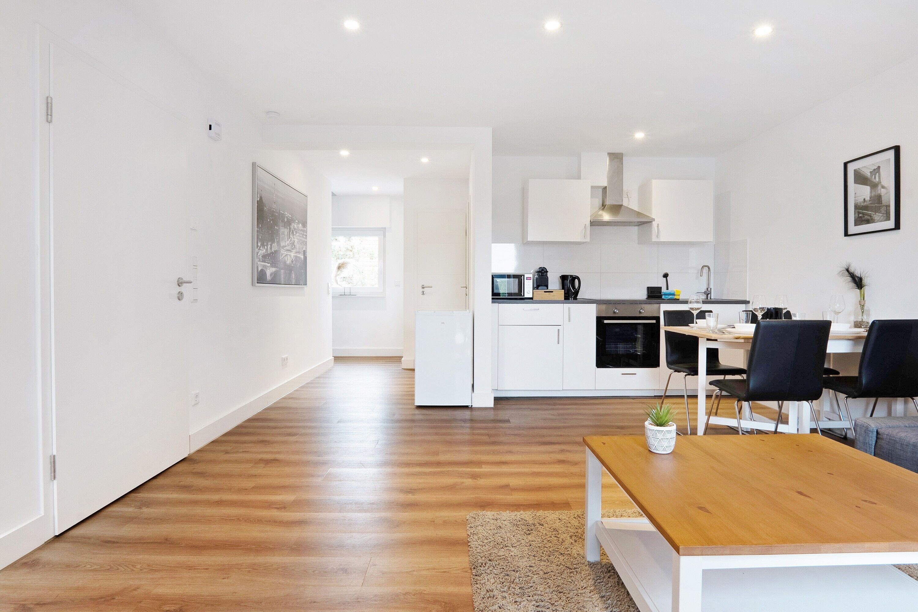 Kylskåp, mikrovågsugn, ugn och spishäll