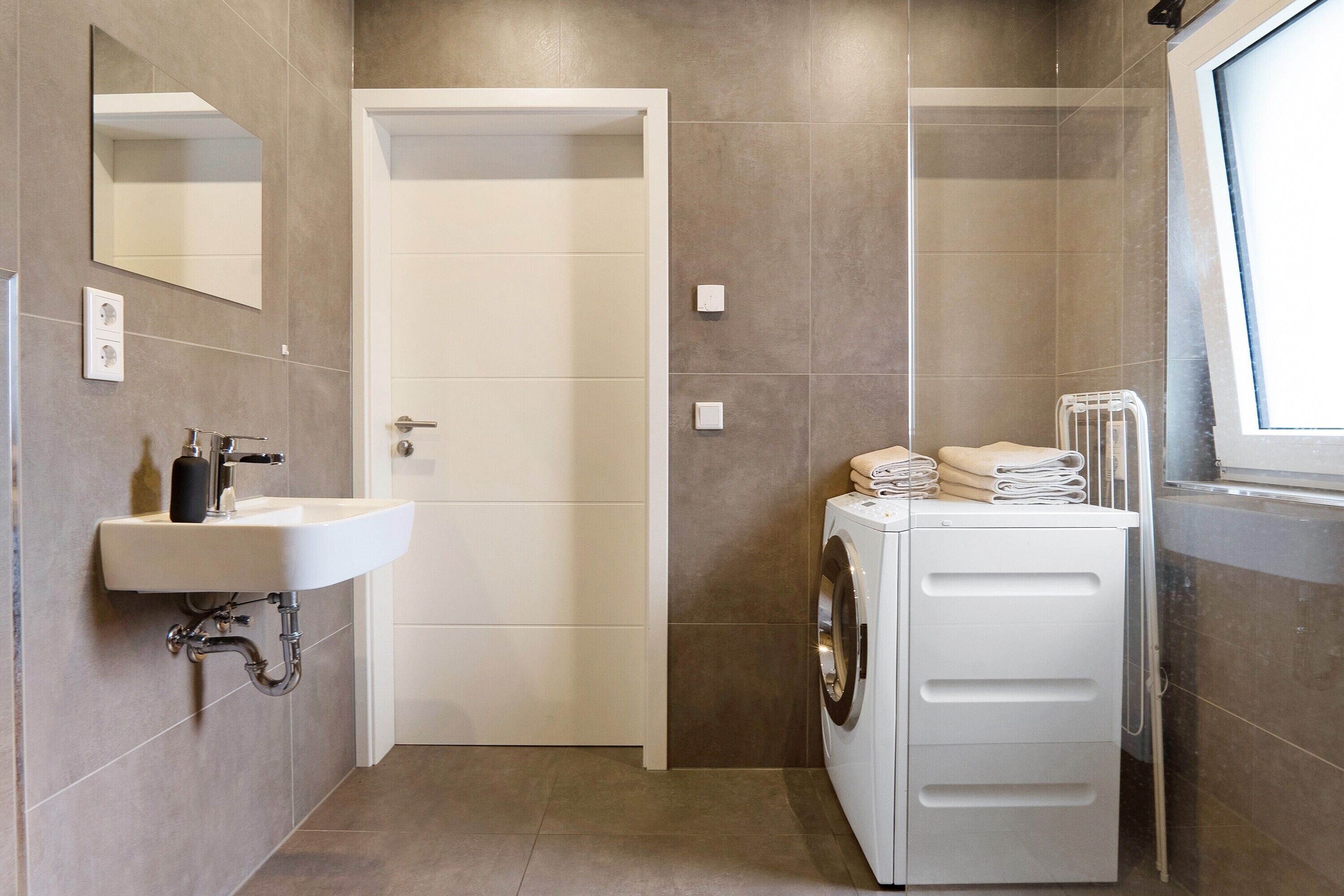 淋浴设施、吹风机、毛巾