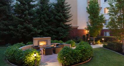 Chic Union City 2BR w/ Gym & BBQ, nr Union Landing, by Blueground