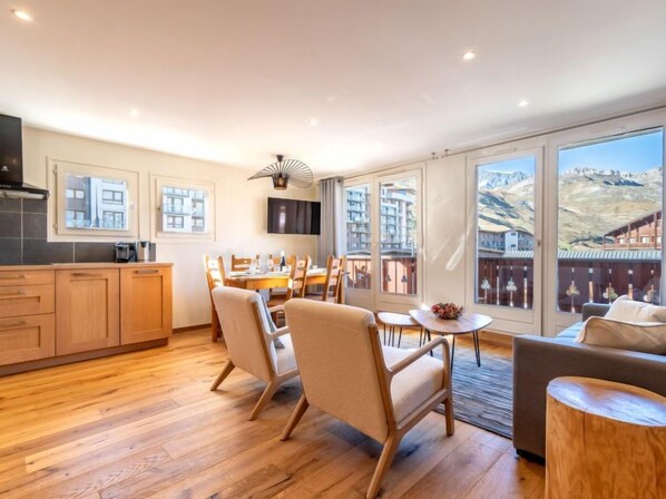 TV - Chalet Club (Val Claret) by Interhome (Tignes)