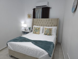2 habitaciones, tabla de planchar con plancha, wifi y ropa de cama