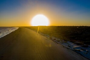 Una spiaggia nelle vicinanze