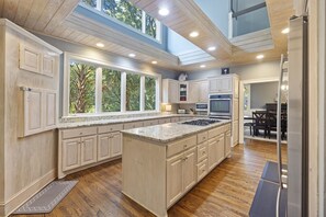 Fridge, microwave, oven, stovetop - One of a Kind Modern Kiawah West Beach 7 Bed! Open Floorplan! (Kiawah Island)