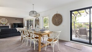 Dining - Secluded Luxury on Tower Hill (Somers)