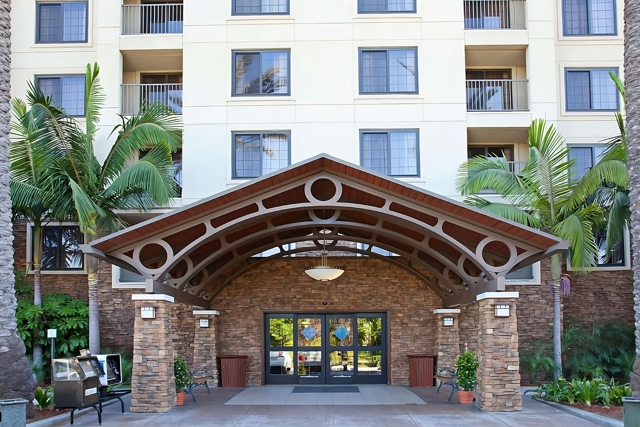 Disneyland Trip Near Coral Tree Park w/ Full Kitchens! Pets Allowed & Parking!