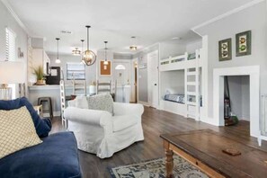 TV, caminetto, studio