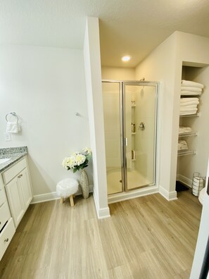 Bathroom - Comfortable and modern waterfront townhome located 10 minutes from the beach.  (Panama City Beach)