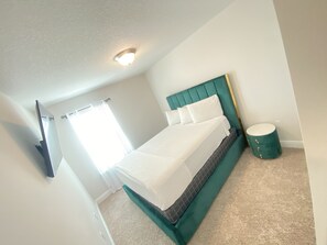 Room - Comfortable and modern waterfront townhome located 10 minutes from the beach.  (Panama City Beach)