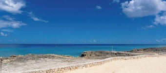 Coconut Bay Villas #116 - Ocean View 2 BR & Pool