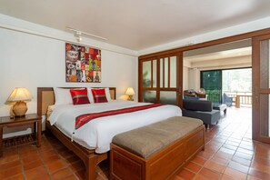 2 bedrooms, in-room safe, iron/ironing board, free WiFi