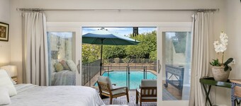 Huge Secluded Cowan Heights Home, Pool, Entertainers Delight (4 beds/5 baths)