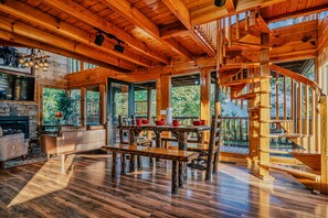 Dining - Mountain Majesty with Spectacular Views (Sevierville)