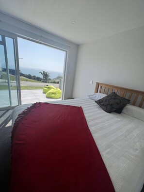 3 bedrooms, WiFi, bed sheets - EAGLE VIEW - SUMMER IN STYLE (Cable Bay)