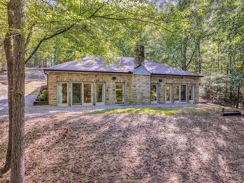 Cottage by the creek on 17 acres minutes from Leipers Fork! Writer’s Paradise…