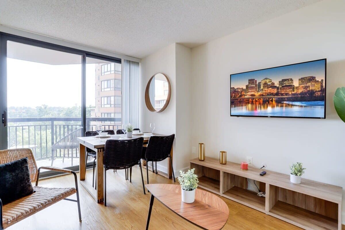 Gym in Summer! Condo at Pentagon City