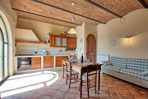 Frigorífico, horno y lavavajillas