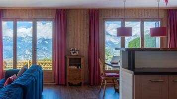 Fernseher, Kamin