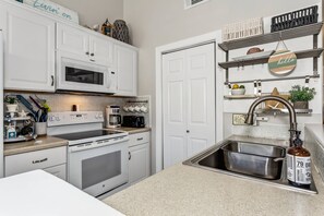 Refrigerador, microondas, horno y lavavajillas